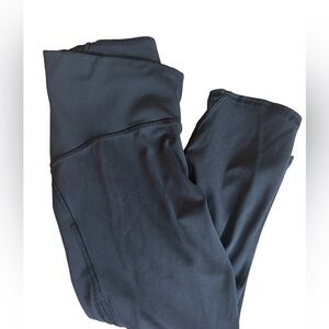 Lululemon Black Capri Leggings with Mesh Side Size 6